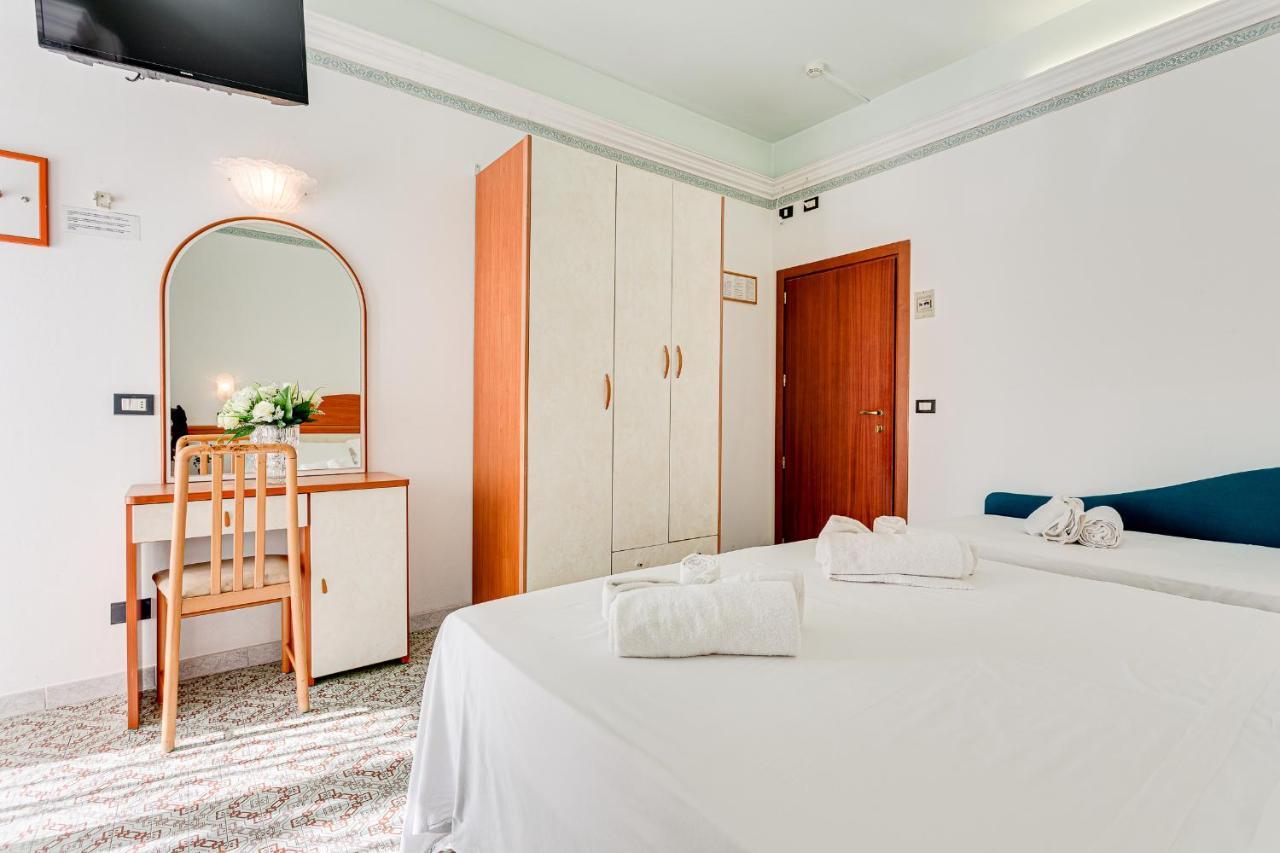 Hotel Augustus Gatteo a Mare Ngoại thất bức ảnh