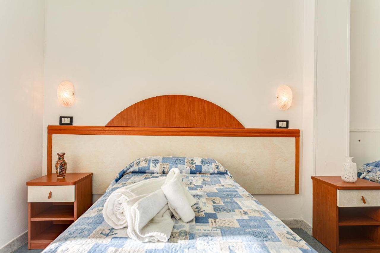 Hotel Augustus Gatteo a Mare Ngoại thất bức ảnh
