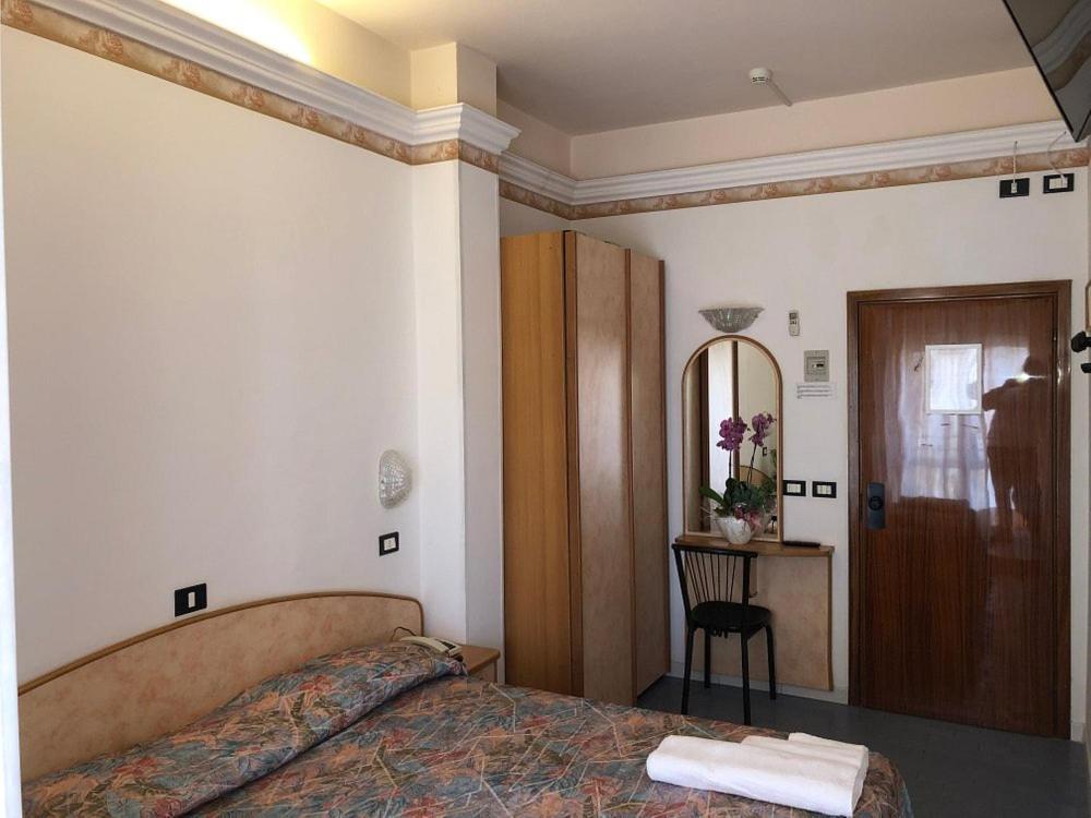 Hotel Augustus Gatteo a Mare Ngoại thất bức ảnh