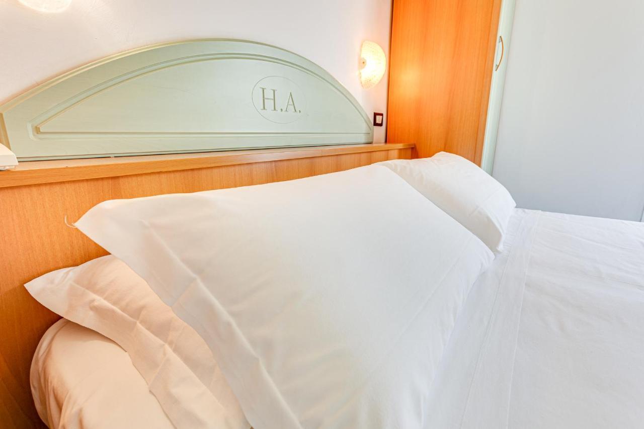 Hotel Augustus Gatteo a Mare Ngoại thất bức ảnh