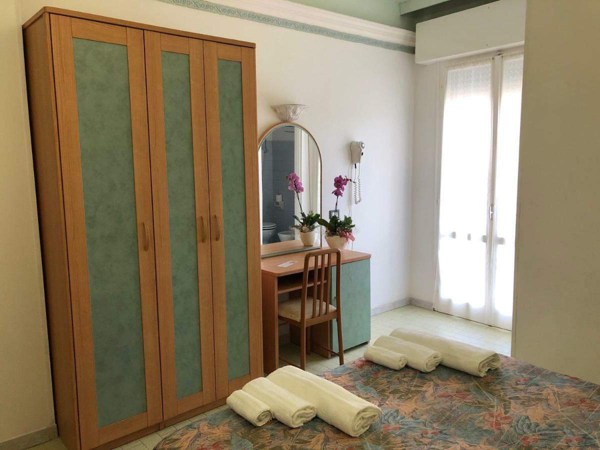 Hotel Augustus Gatteo a Mare Ngoại thất bức ảnh