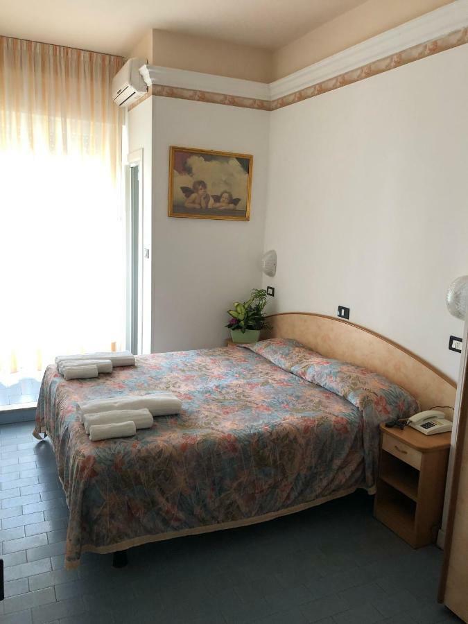 Hotel Augustus Gatteo a Mare Ngoại thất bức ảnh