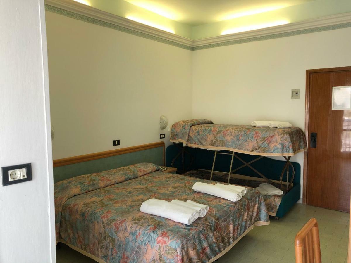 Hotel Augustus Gatteo a Mare Ngoại thất bức ảnh
